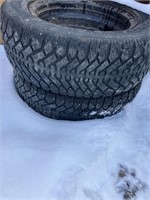 OFFSITE MELFORT : 2 tires with rims