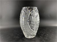 Beautiful etched crystal vase, in excellent condit