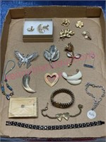Vtg jewelry (brooches -earrings -bracelets)