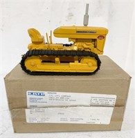 1/16 International 340 Utility Crawler with Box