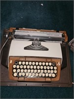 Vintage Smith Corona Classic 12 Typewriter w/