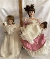 2 Dolls with babies