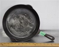 Findlay 11" cast iron fry pan