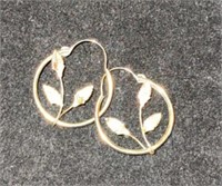 Black hills gold earrings .90g