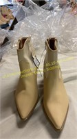 Universal thread boots, size 10