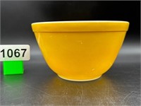 Vintage Pyrex yellow 401 mixing bowl