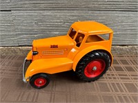 Ertl 1/16 Minneapolis Moline UDLX Cab Tractor