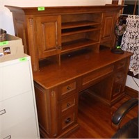 DESK  ***BRING HELP*** 62 x 25 x 58 (TOP DOES NOT>