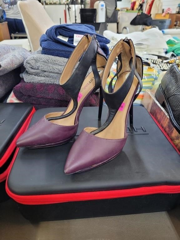 Purple high heels size 7 in fancy shoe box