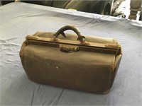 Leather doctors style bag