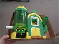 JOHN DEERE TOY