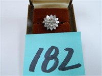 14kt White Gold, 5.5gr. Floral Design Diamond Ring