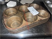 LOT - MUFFIN TINS