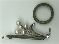 Silver brooch with pearl & Jade ring