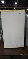 USED WHITE HAIER COUNTER TOP DORM SIZE