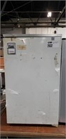 USED WHITE U-LINE DORM SIZE/COUNTER TOP