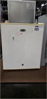 USED WHITE CUBE SUMMIT COUNTER TOP REFRIGERATOR -