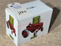 Ertl Farmall 100 High Clear 1/16 NOS in Orig Box