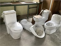 Toilettes, urinoir, lavabo en porcelaine