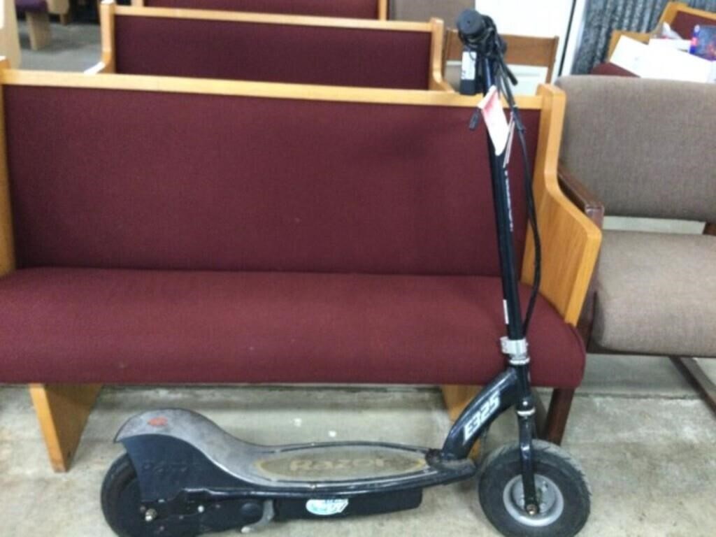 RAZOR ELECTRIC SCOOTER WITH CHARGER