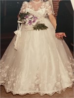 Vintage Princess Wedding Dress (Apprx size 8)