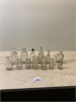 Lot: Clear Vintage Apothecary
