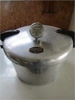 PRESTO pressure cooker/canner