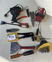 BOX OF SEVERAL SMALL HANDTOOLS