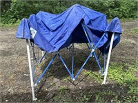 Collapsible tent