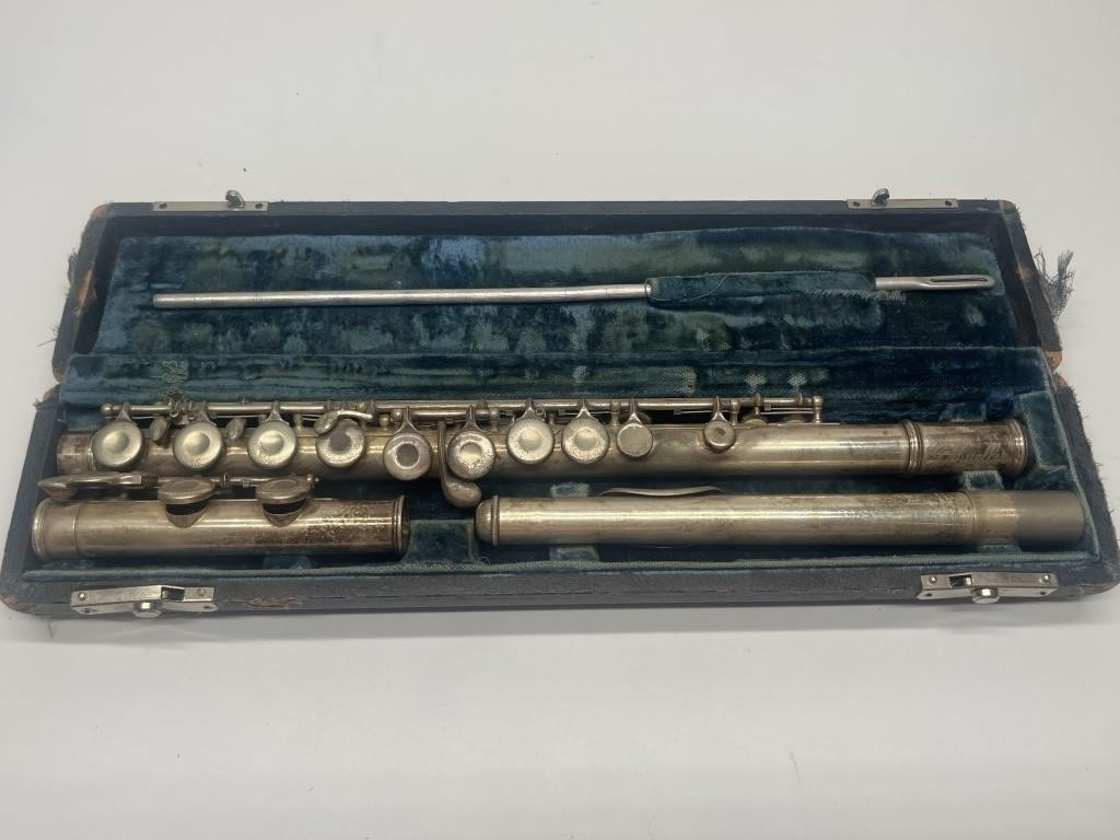 Vtg. Mueller 'Artiste' Closed Hole Flute in Case