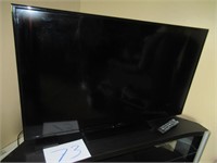 INSIGNIA FLAT SCREEN TV WITH REMOTE
