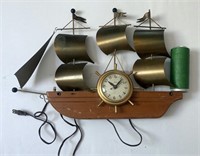 Ancienne horloge bateau électrique United -