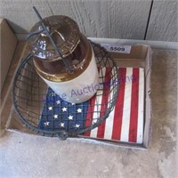 SMALL WIRE BASKET, FLAG BLOCK, 2 TONE SMALL CROCK