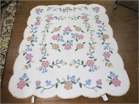 VERY NICE AND CLEAN MACHINE MADE QUILT SEE PHOTOS