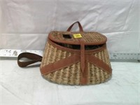 VINTAGE WICKER FISHING CREEL