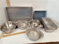 Aluminum & Steel Baking Pans & Bowls