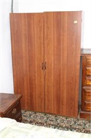 DOUBLE DOOR WARDROBE 48" W X 21" D X 72" H