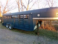 '89 Pony 22' Gooseneck Livestock Trailer