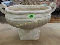 GARDEN URN