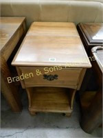 GROUP OF 2 NIGHT STANDS