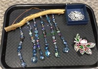 Lot includes two beautiful costume brooches and
