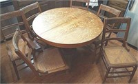 Round oak table 42in and 6 chairs