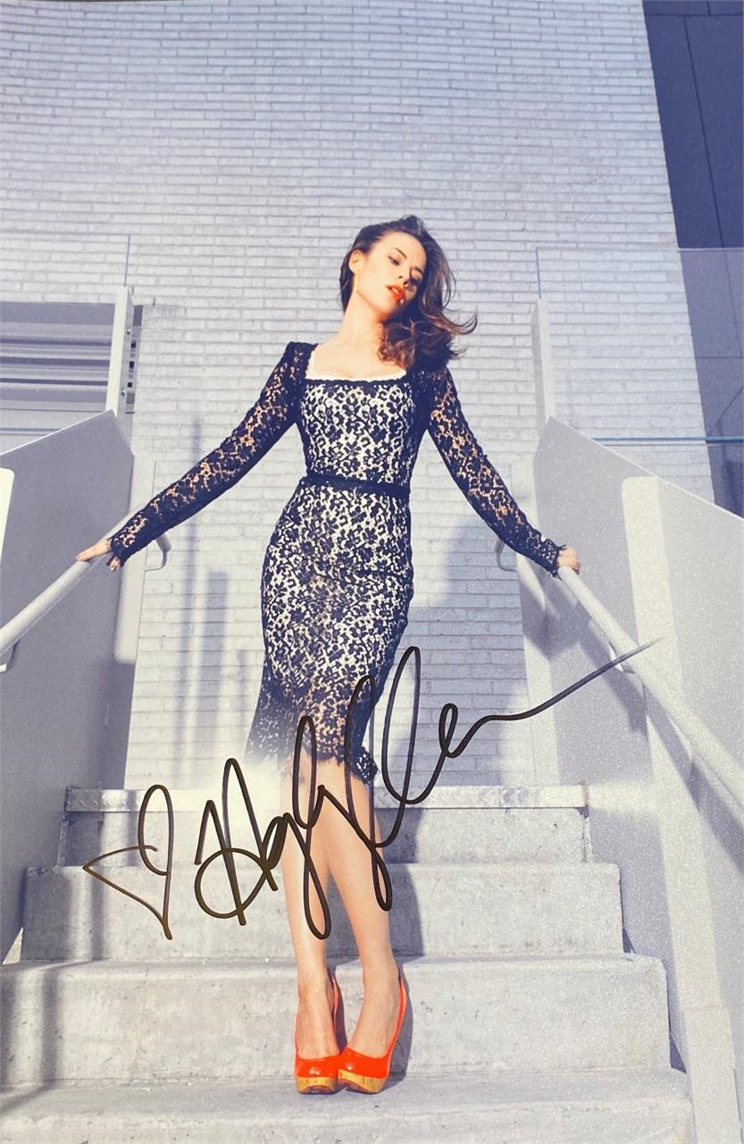 Autograph  
Hayley Atwell Photo