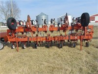 YETTER 12 ROW FLAT FOLD CULTIVATOR