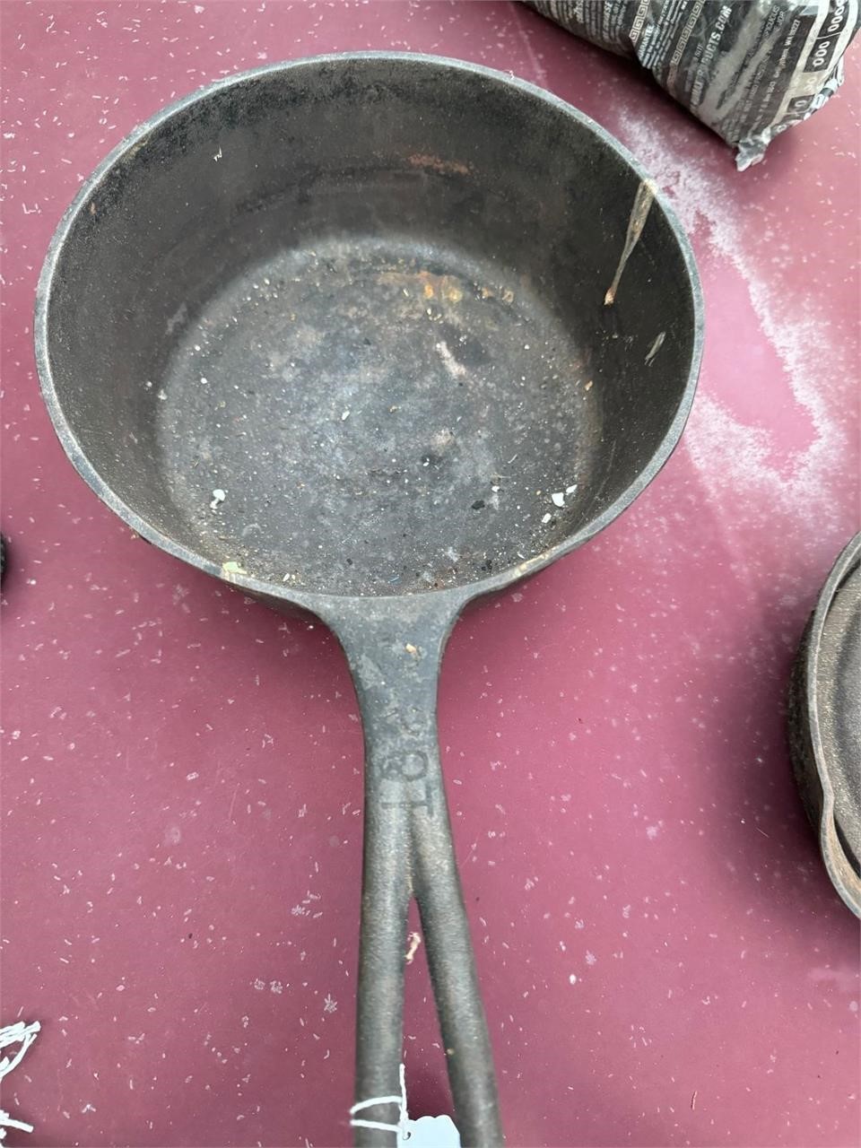 Cast iron pot- size 8 3/4