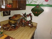 Great lot of kitchen decor. Mostly wooden items,