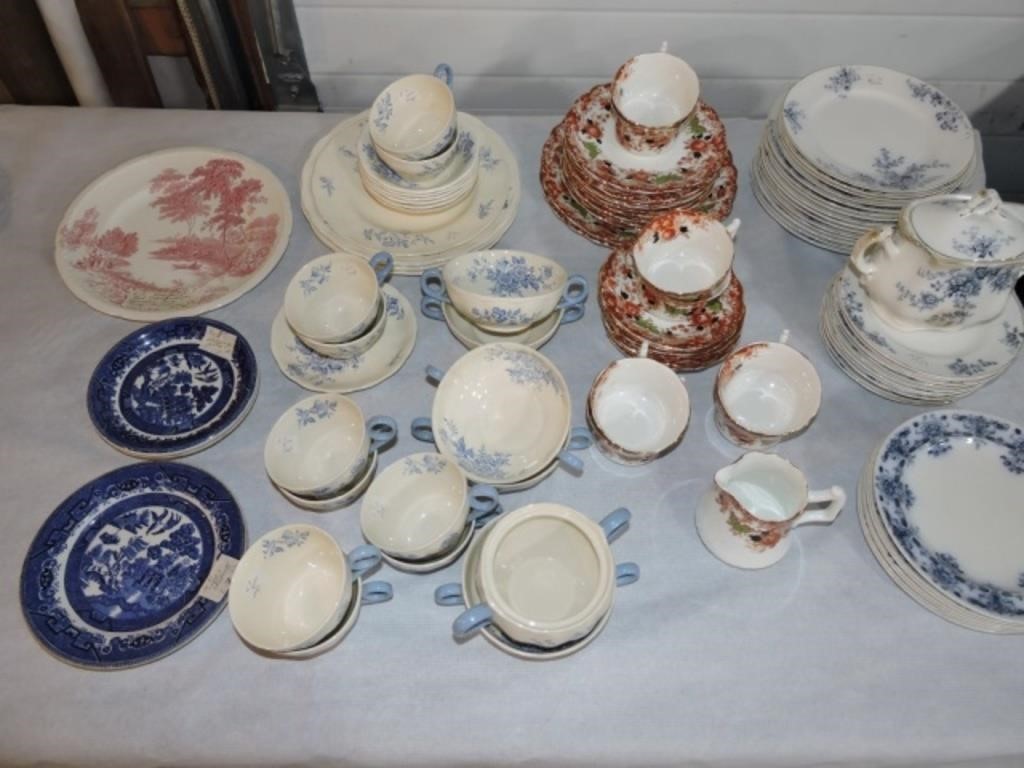 Lot of assorted dinnerware: Blue Willow, Grindley,