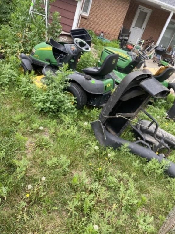 JOHN DEERE RIDING LAWNMOWER FOR PARTS WIITH  SOME