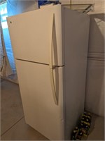 Upright refrigerator/ freezer- white