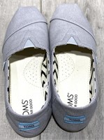 Toms Ladies Canvas Shoes Size 6 (light Use)